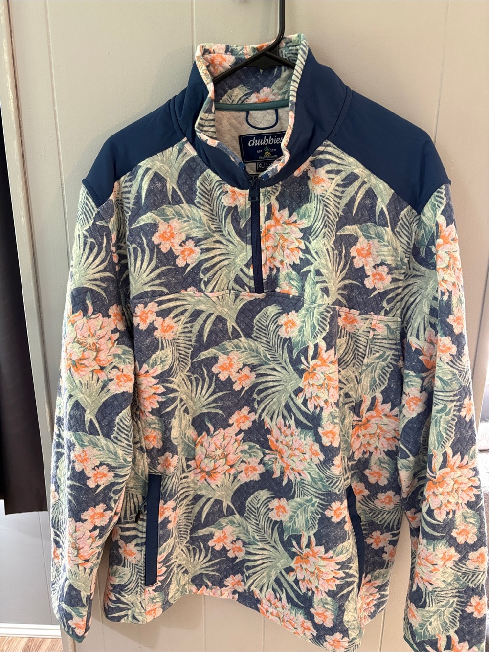 chubbies men’s quilted Navy and Peach Floral quarter zip pullover